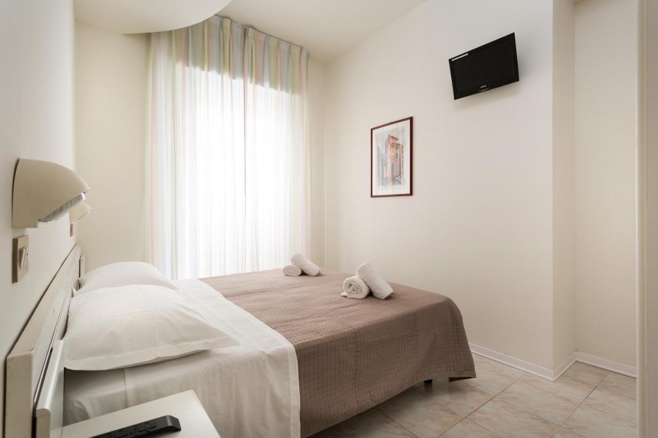 Hotel Cenisio Ρίμινι Εξωτερικό φωτογραφία