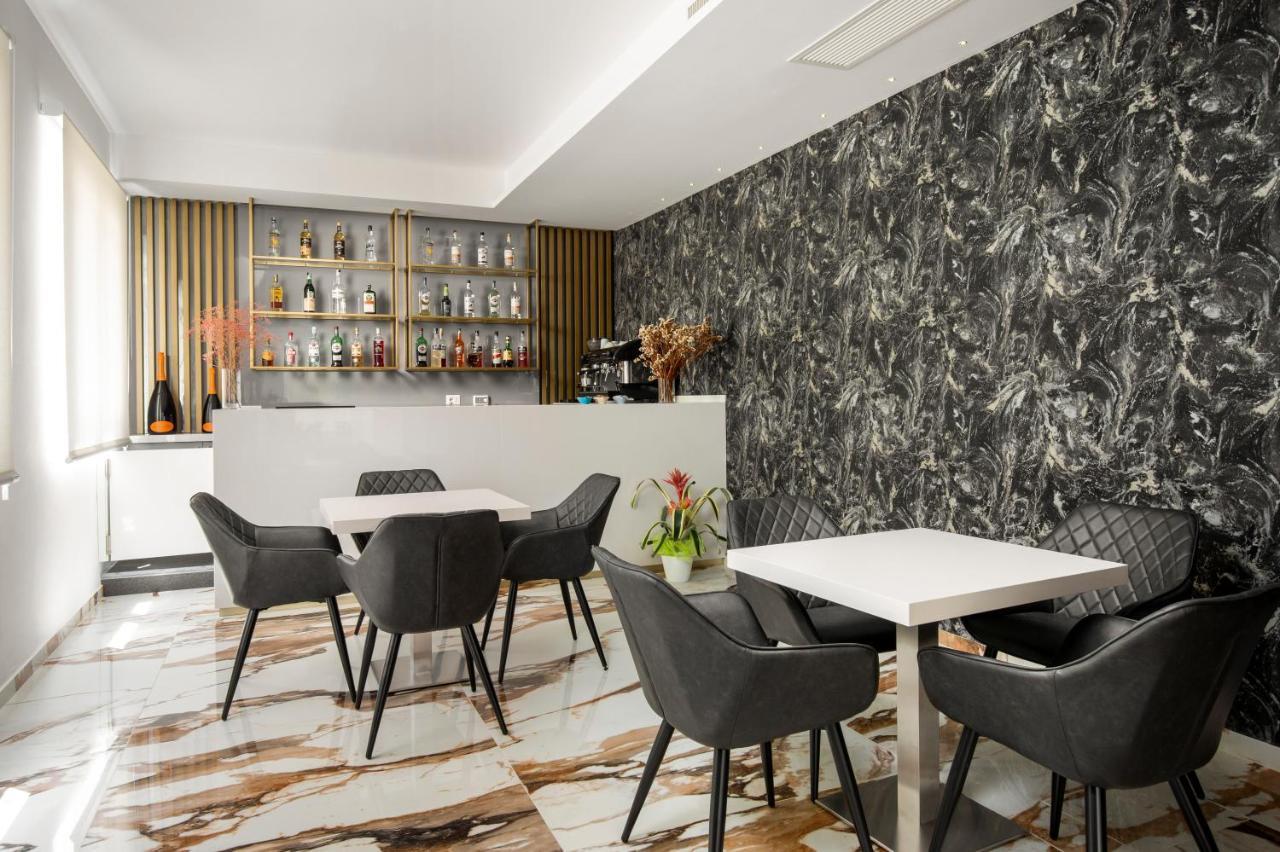 Hotel Cenisio Ρίμινι Εξωτερικό φωτογραφία