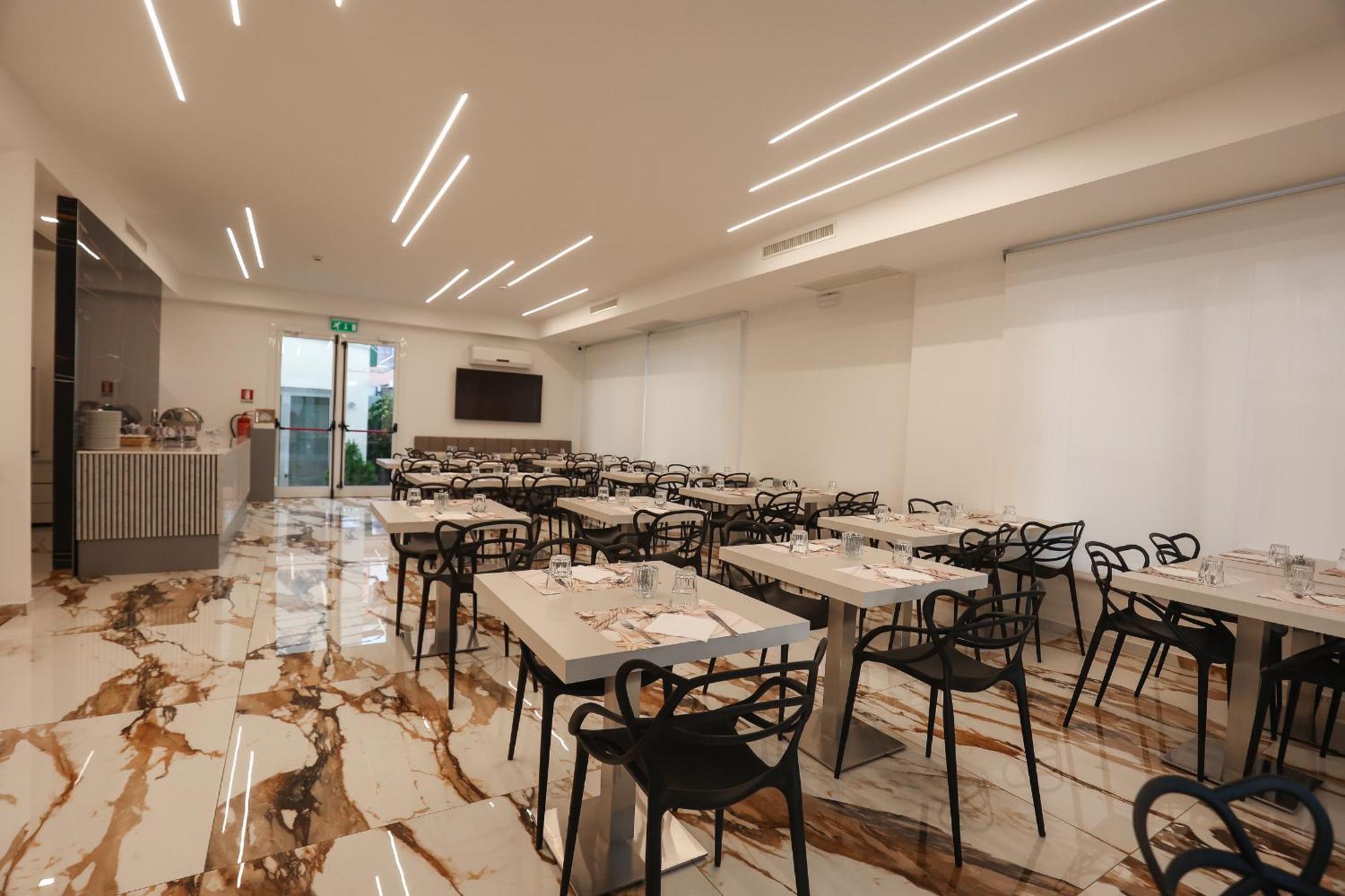 Hotel Cenisio Ρίμινι Εξωτερικό φωτογραφία