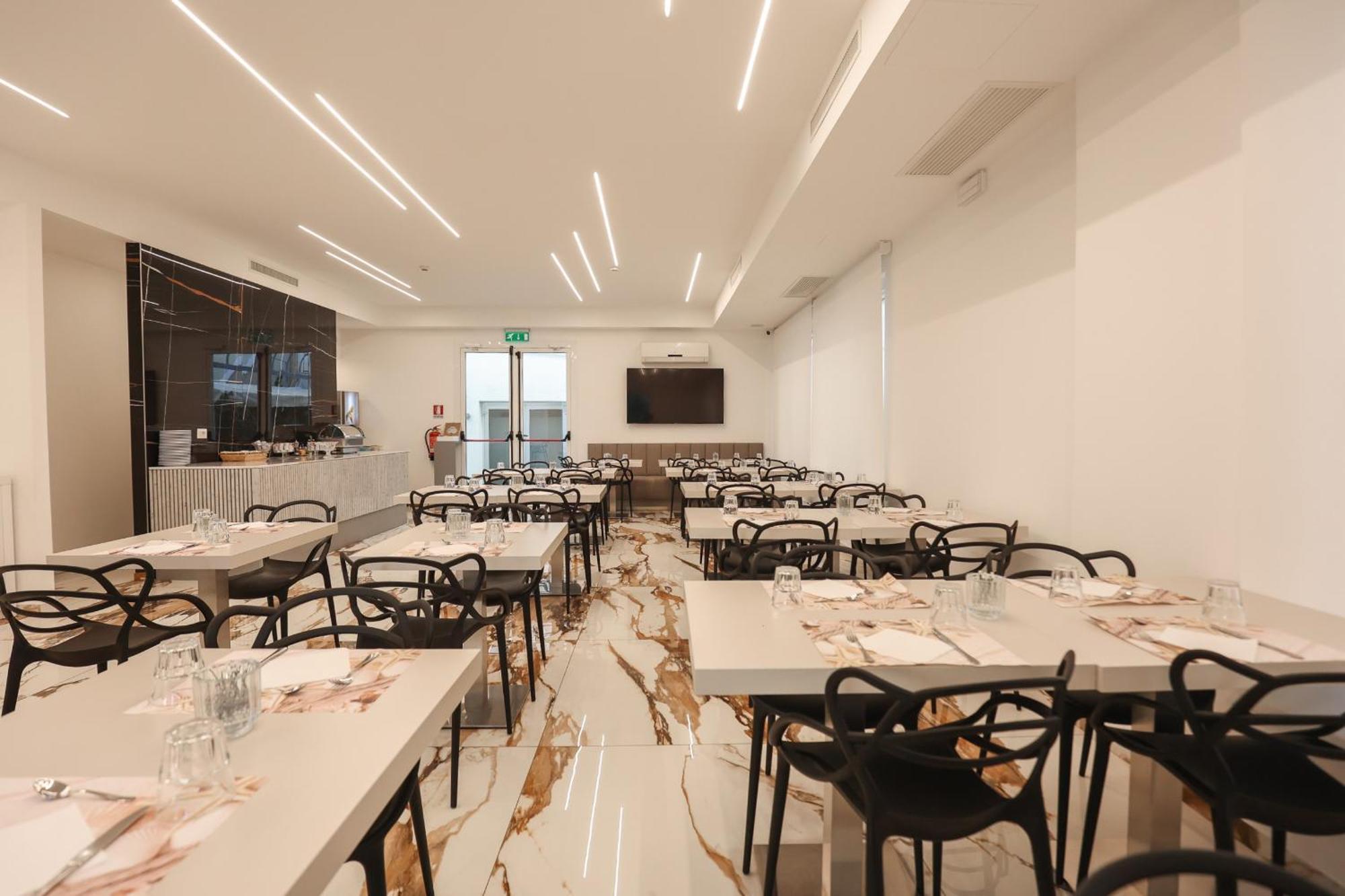 Hotel Cenisio Ρίμινι Εξωτερικό φωτογραφία